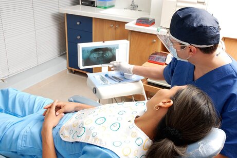 Endodontist x-ray consultation